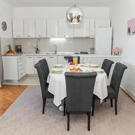 Doris Apartment *