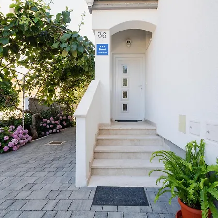 Doris Apartman Zára
